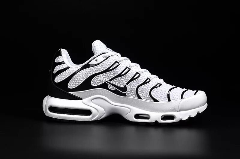 Тн белые. Nike Air Max TN Plus. Nike Air Max TN Plus белые. Nike Air Max TN Plus White. Nike Air Max TN Plus Black White.