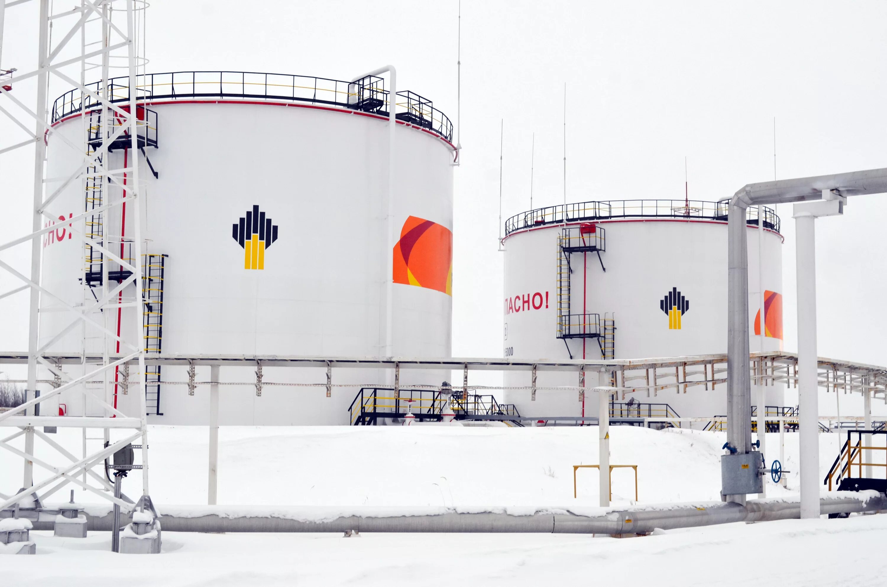 Месторождения в нао северная нефть. Резервуар спг ямал спг. Дизельное топливо роснефть нефтебаза. Рн нефтепродуктов. Рн-северная нефть печора нефть.