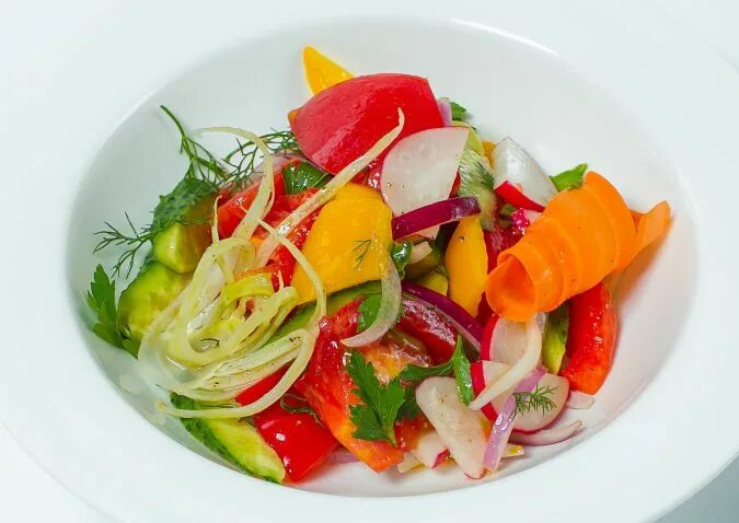 Салат сезонный. Салат из сезонных овощей. Овощные салаты по сезонам. Калорийный салат из овощей.