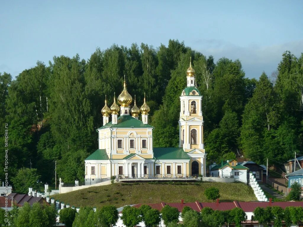 Храм воскресения христова в г. Воскресенская церковь плёс. Храм воскресения в городе. Церковь воскресения христова плес. Храм воскресения в городе.