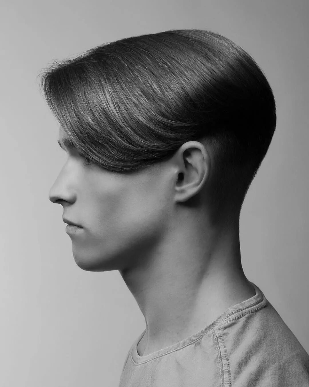 Шапочка с плавным переходом. Сессон андеркат. Bowl Cut стрижка мужская. Стрижка горшок андеркат. Стрижка андеркат шапочка.