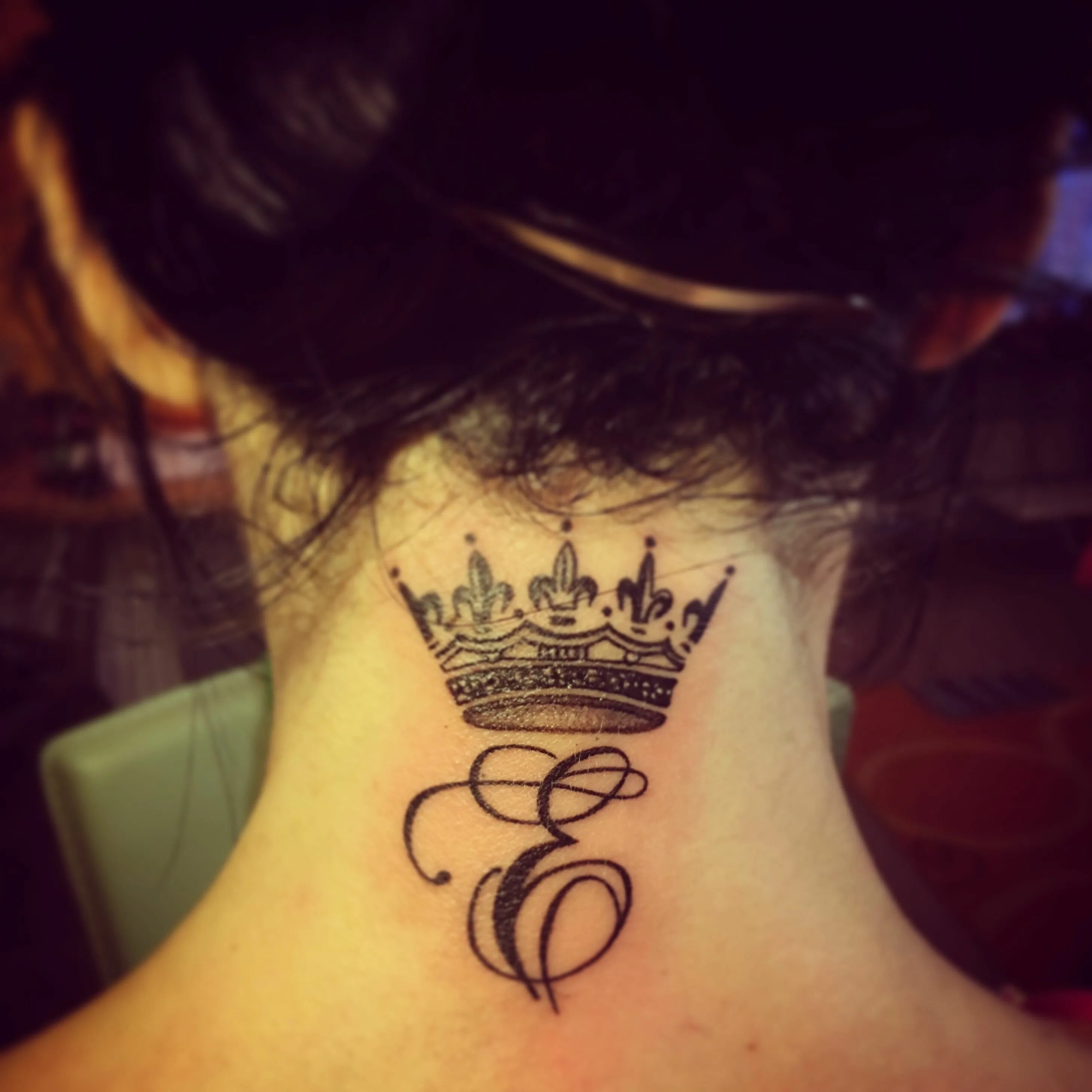 тату корона. тату корона на шее мужские. парная тату корона. красивые короны тату для девушек. татуировки короны для девушек.