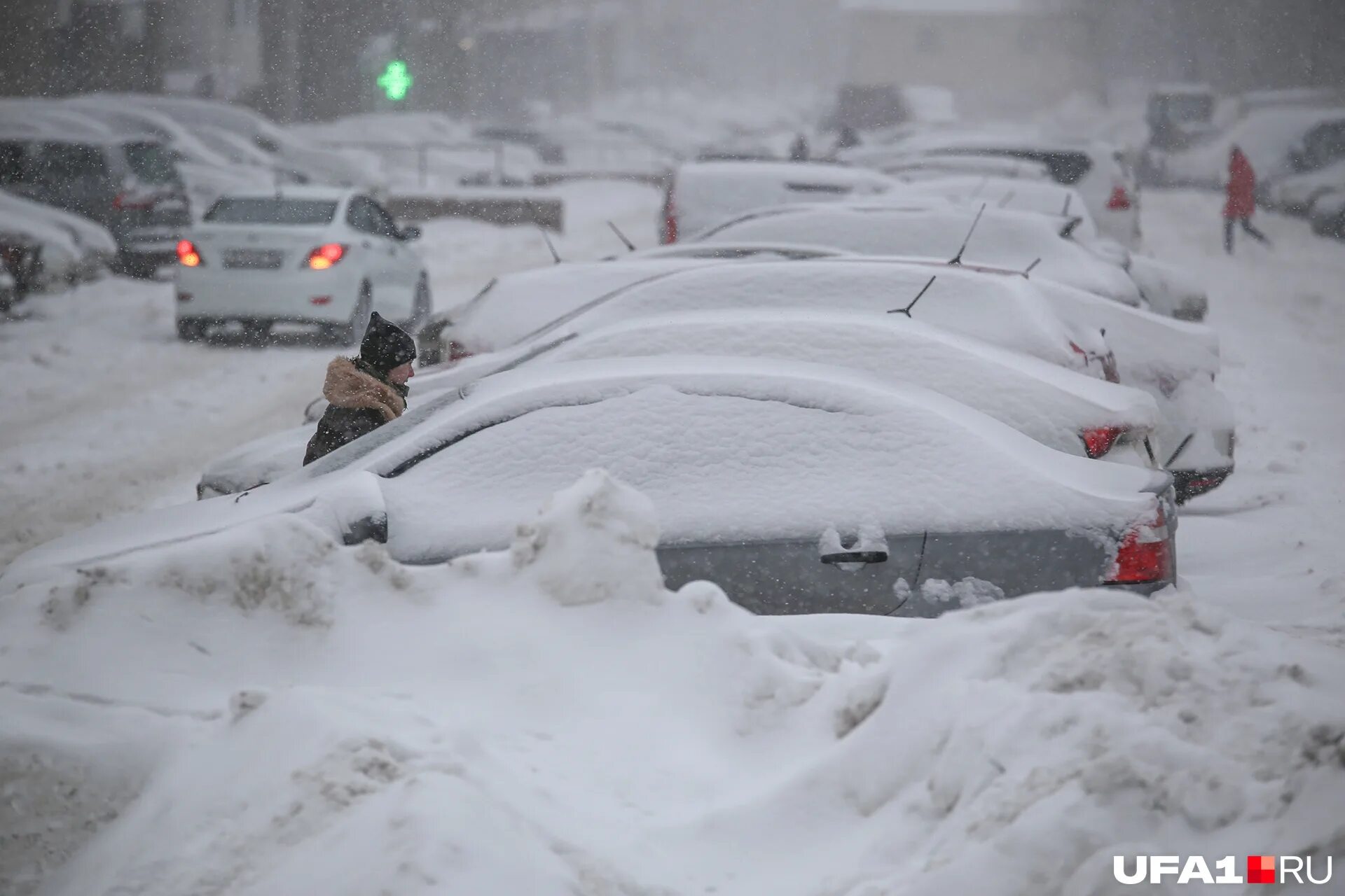 Дождь превращается в снег. Ледяной дождь владивосток. Лед на тротуаре. Дождь превращается в снег. Много снега в башкирии.