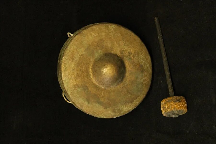 музыкальный инструмент гонги индия. литавры описание. древнегреческий тамбурин музыкальный инструмент. барабаны древнего китая.