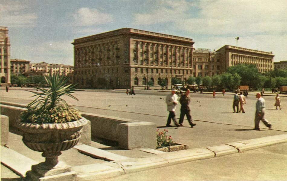 Площадь павших борцов сталинград. Площадь павших борцов волгоград. Центральная площадь волгограда. Площадь павших борцов ссср. Площадь павших героев волгоград.