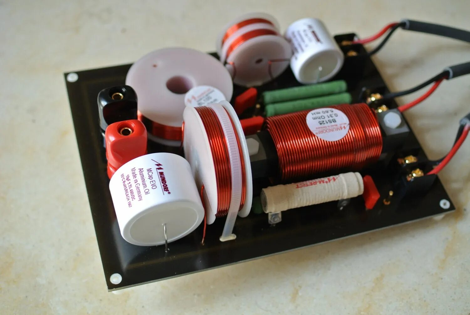 График децибел. Видимый свет диапазон длин волн и частот таблица. Ягуар у707тм777. 178 гц. 500 герц на звуке.