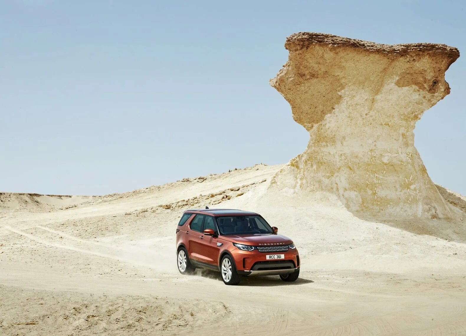 Ело дискавери. Ленд Ровер Дискавери для пустыни. Land Rover в пустыне. Ленд Ровер пустыня рисунок. 1974 Год ленд Ровер пустыня сахара фото.