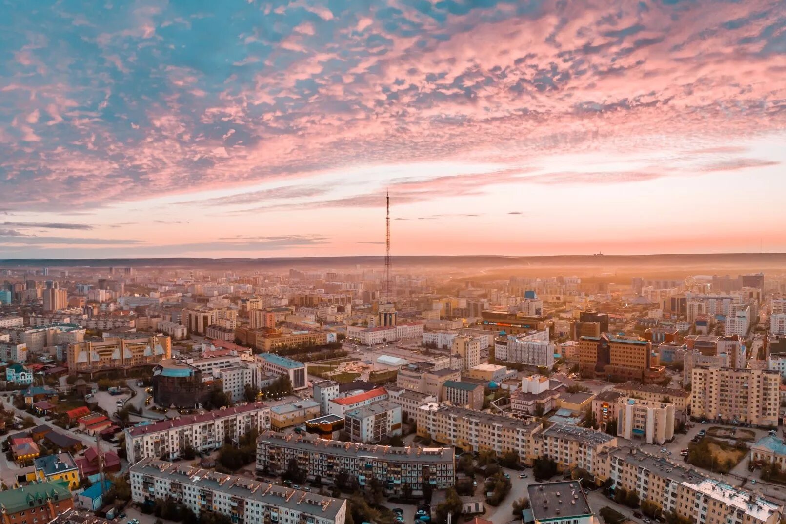 Якутск это. Город Якутск. Республика Саха Якутия столица. Якутск панорама. Якутск центр города.