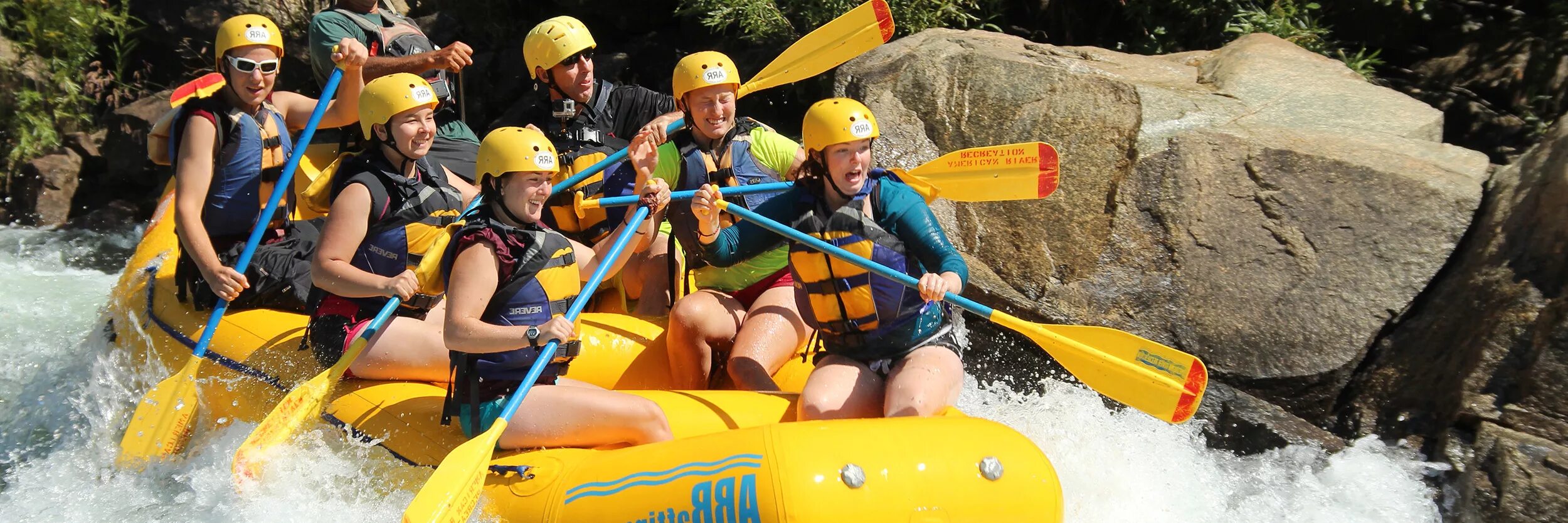 Do white water. спуск на байдарках по горным рекам. G whitewater rafting. водный спорт. White water rafting.
