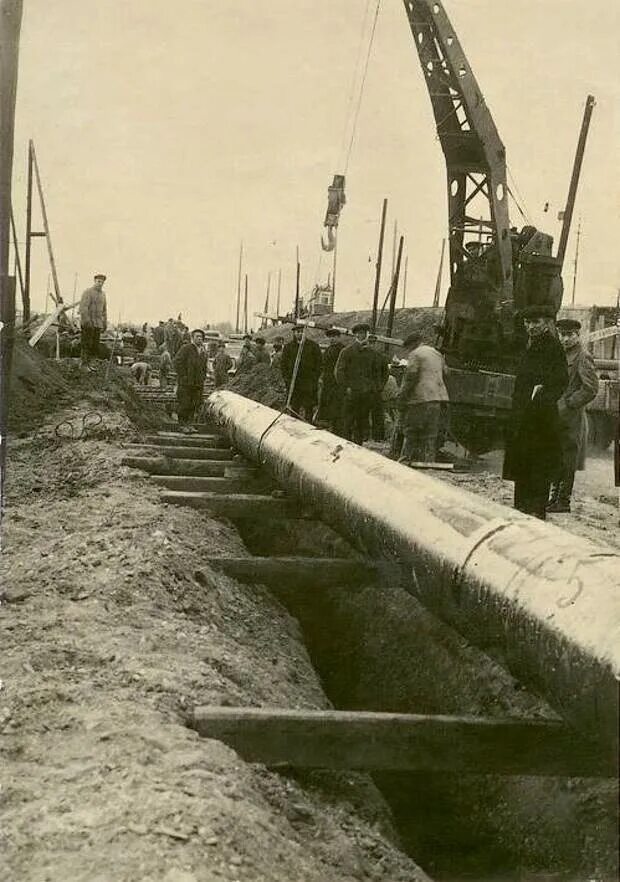 Какой нефтепровод был построен в 1960 е. Газопровод Саратов-Елшанка 1942. Первый магистральный газопровод Саратов-Москва. Газопровод Куйбышев Саратов. Первый газопровод в Саратове.