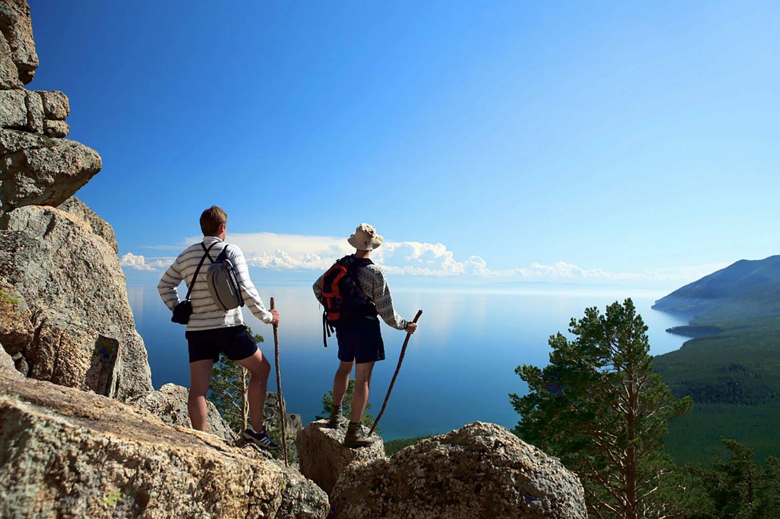 Hobby travelling. Горный треккинг Байкал. Озеро Байкал туристы. Рекреационный туризм. Экологический туризм.