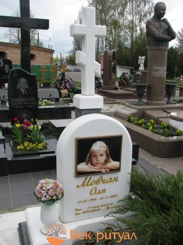 Памятники Белгород Памятники на могилу от 11000! Бюджетное предложение, памятн
