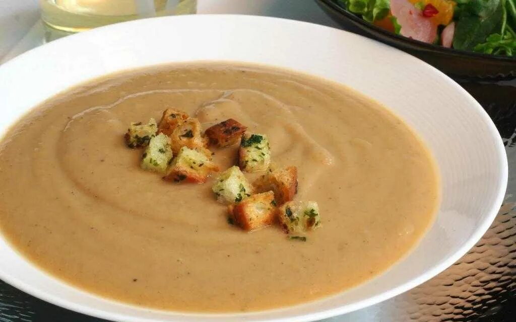 Суп пюре из печени куриной. Пюре каштана. печёночный суп пюре. шхомчхантхупс. суп пюре из печени.
