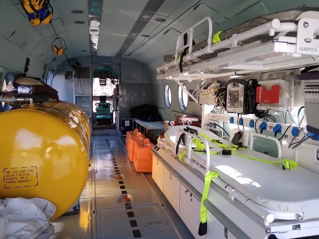 Стандартное оснащение санитарной авиации. Санитарный вертолет ми-8. вертолет ми-8 санавиации. санитарное оборудование вертолета ми-8. ми-8 салон санитарный.