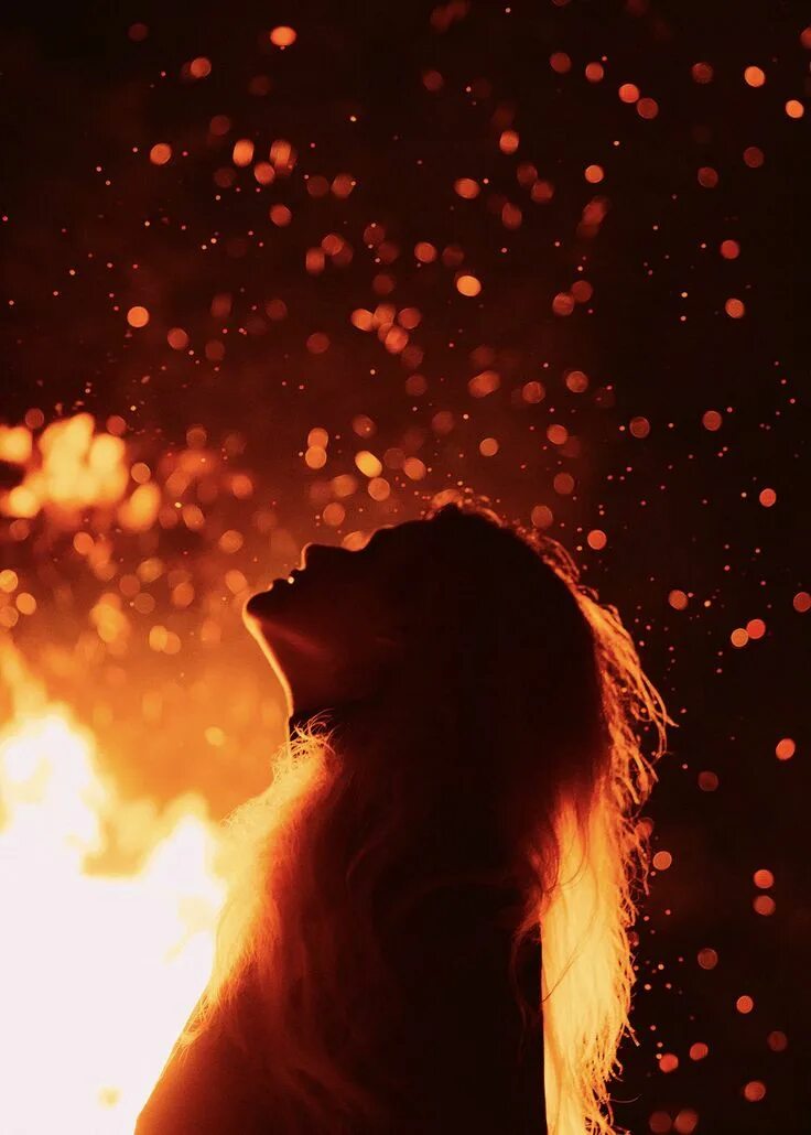 Горящая душа. Девушка и огонь. Огненная Эстетика. Огненная девушка Эстетика. Девушка в огне Эстетика.