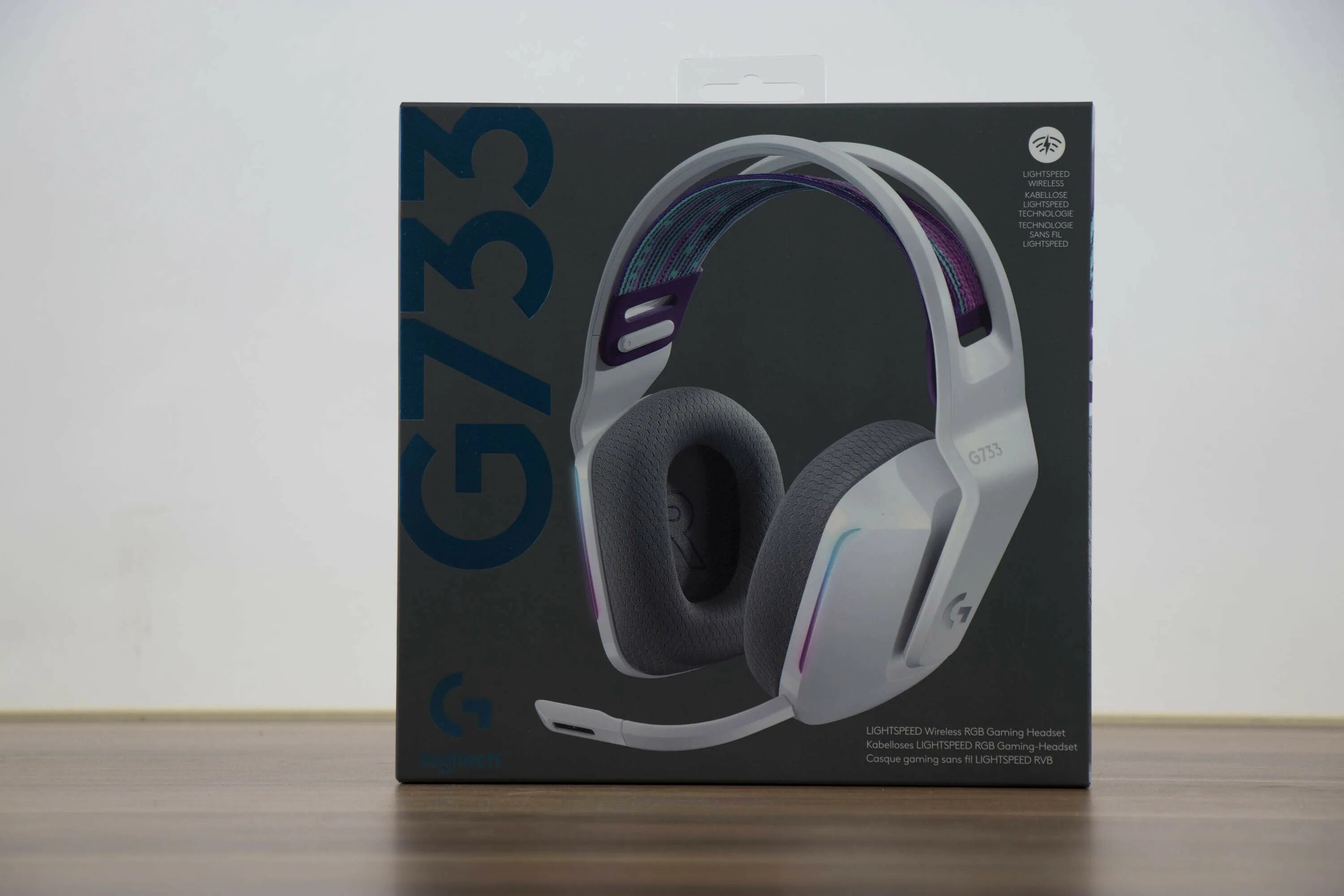 Logitech g733 lightspeed white. Наушники логитеч g733. logitech g773 наушники. беспроводные наушники logitech g733. беспроводные легкие наушники лоджитек g733.