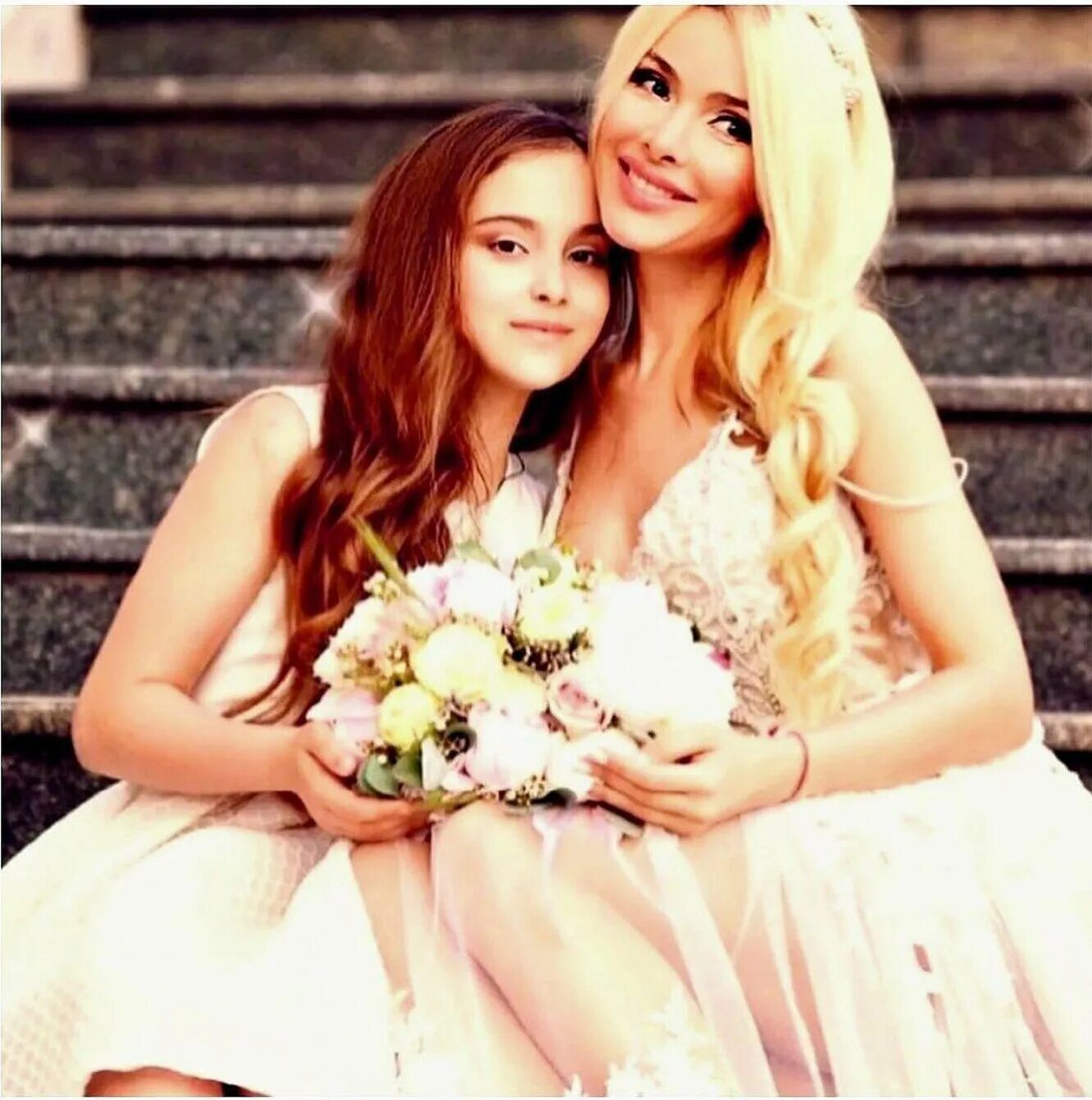 алёна венум с дочкой. скайлер дочь алены венум. алёна яковлева актриса 2022. сколько лет дочери алены. алена кравец с дочкой.