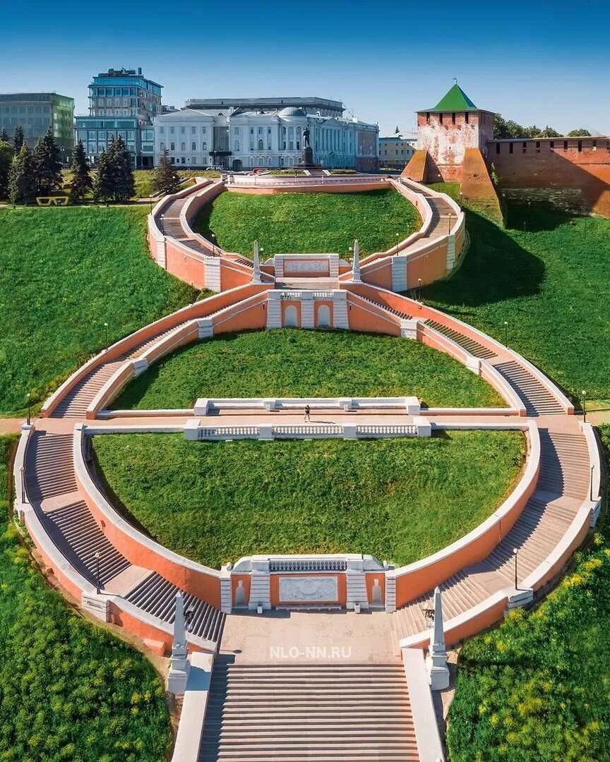 Сколько ступеней в нижнем новгороде. Чкаловская лестница Нижний Новгород. Нижегородский Кремль Чкаловская лестница. Чкаловская лестница Нижний Новгород ступени. Чкалов и Чкаловская лестница Нижний Новгород.