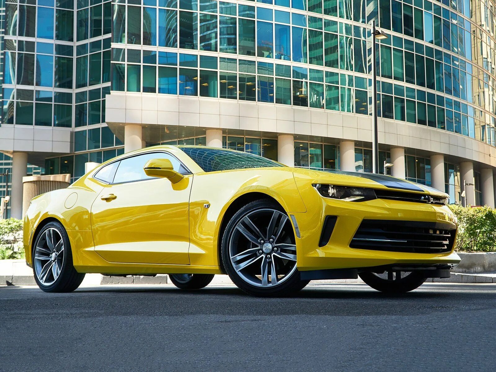 Шевроле новые модели. Chevrolet Camaro 2022. Шевроле Камаро 2022 новый. Шевроле Камаро 2017 Бамблби. Шевроле Камаро 2022 Бамблби.