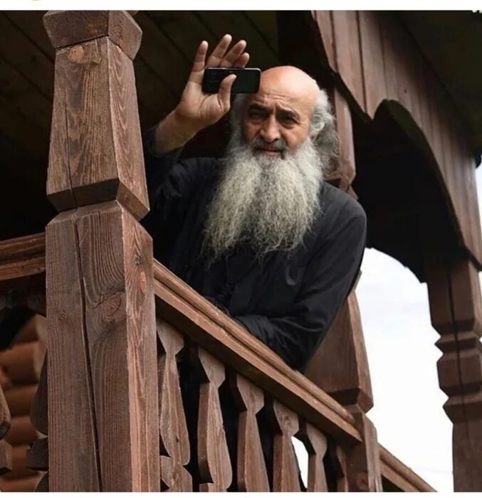 ионыч дмитрий ионыч старцев. батюшка паисий оптина пустынь. молодой старцев. молодой старцев. келия афонский старцев.