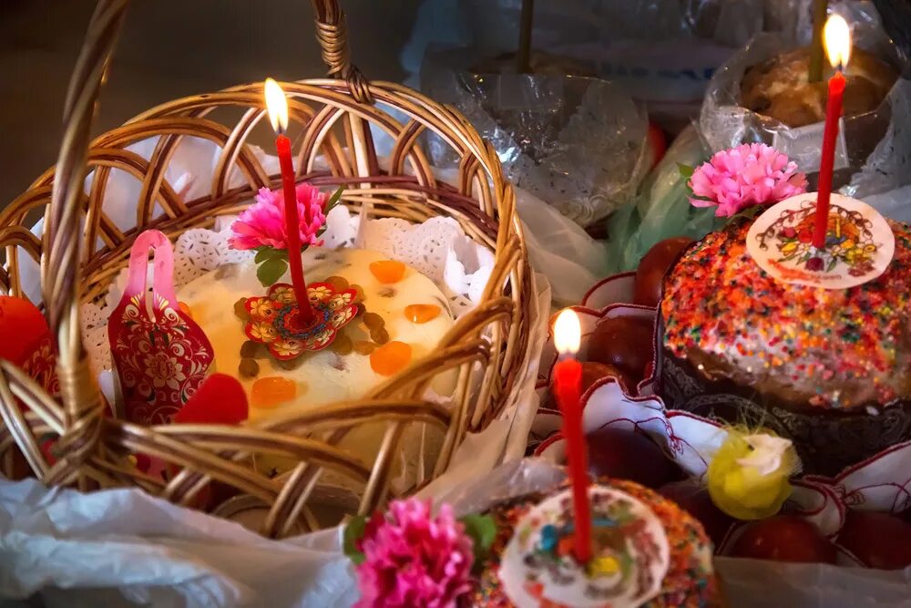 Можно есть пасху в субботу. Суббота перед пасхой. Куличи и яйца светить. Суббота перед пасхой. Можно есть пасху в субботу.