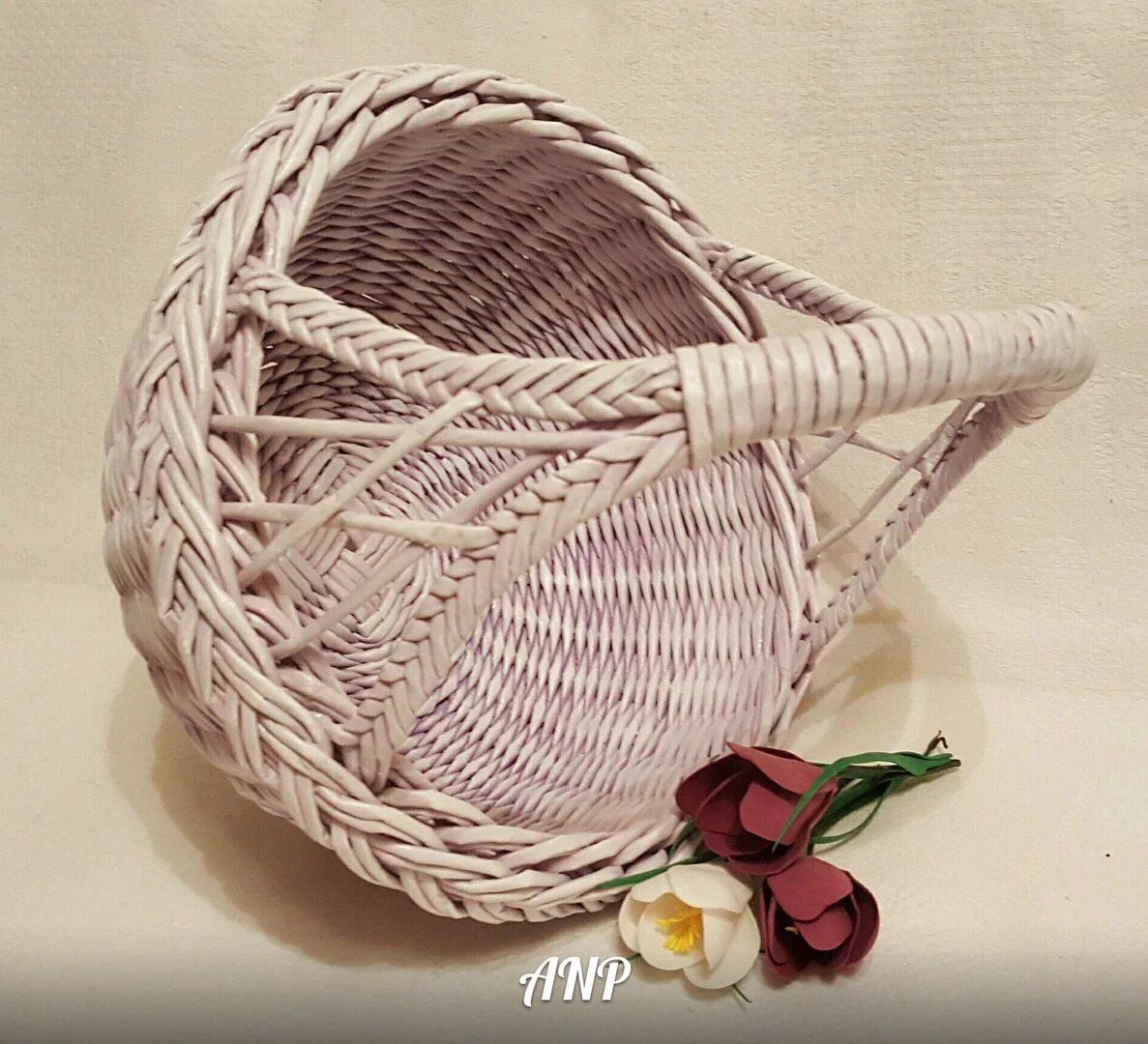 корзины из бумажной лозы. пасхальная корзинка из бумажной лозы. корзинка из бумажной лозы мастер класс. корзиночки из бумажной лозы. корзиночки из бумажной лозы.