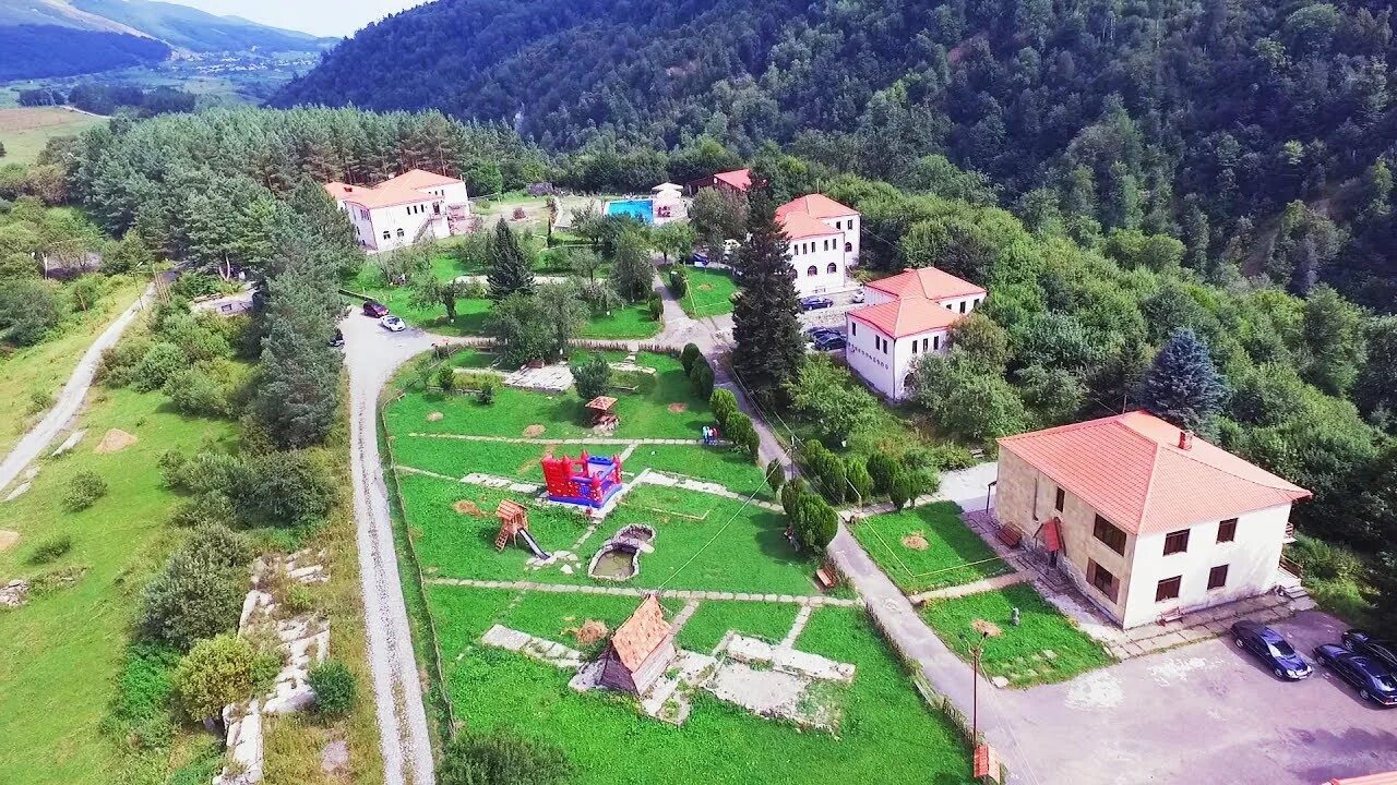 Делижан старый дилижан. Дилижан, best western plus paradise hotel dilijan. Армянская швейцария дилижан. Дилижан армения. Агверан севан армения.