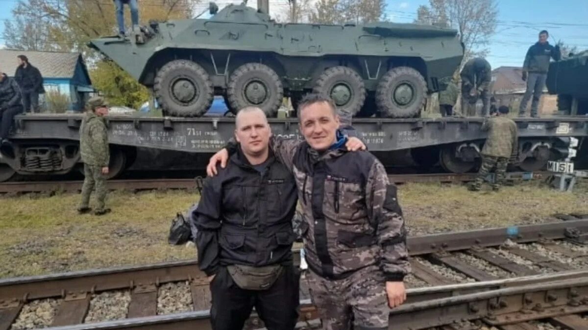 Волонтеры за работой фото. Солдаты и волонтеры поддержка. Студенты волонтеры. Много ли сейчас добровольцев. Много ли сейчас добровольцев.