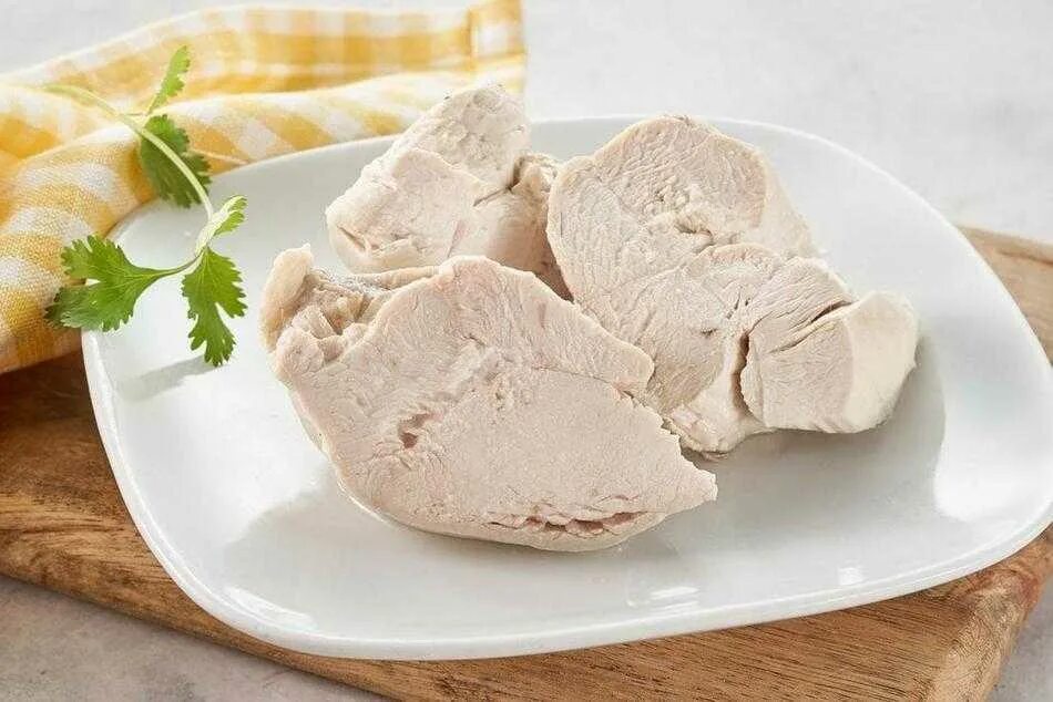 Как вкусно отварить куриную грудку