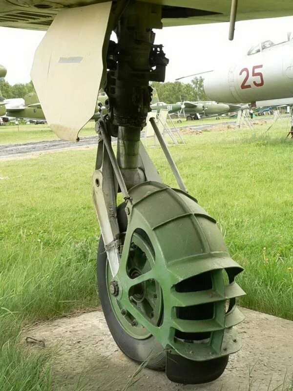 Су-25 грач. Шасси самолёта су 25. Су-25 walkaround. Су 25 шасси. Шасси самолёта су 25.