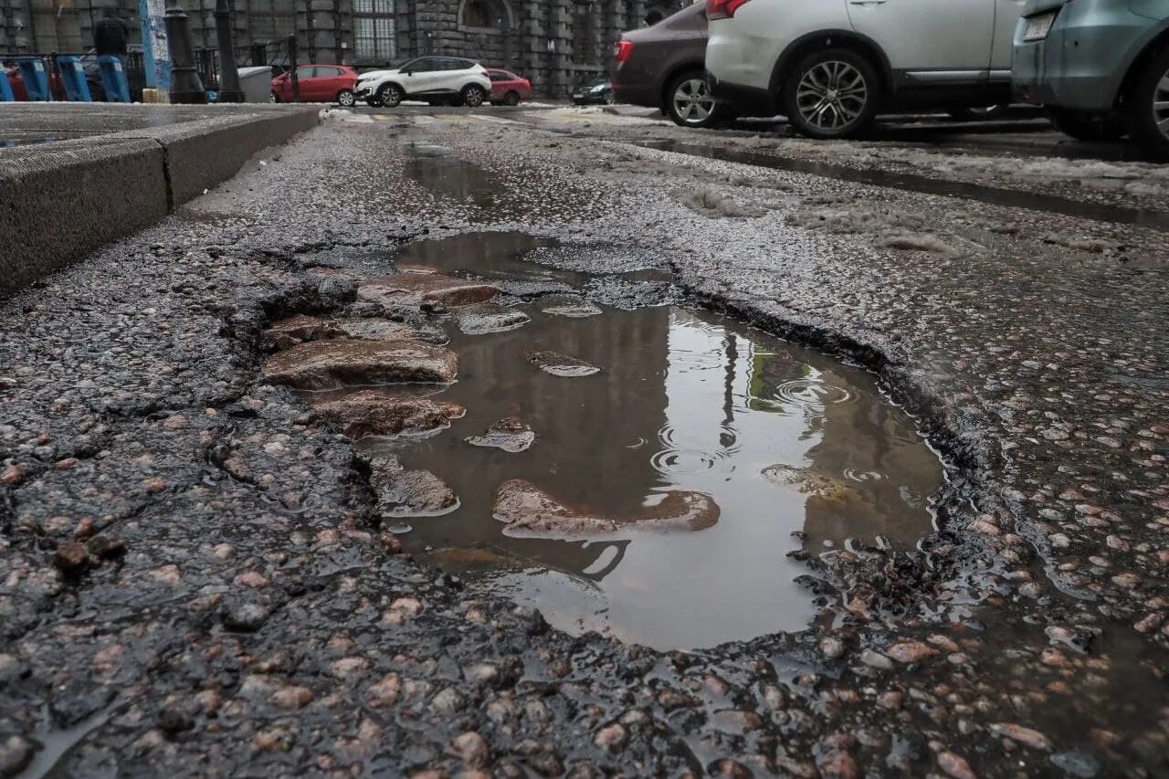 Ямы в России. Ямы на дорогах. Асфальт дорог города. Ямы на дорогах Финляндии.