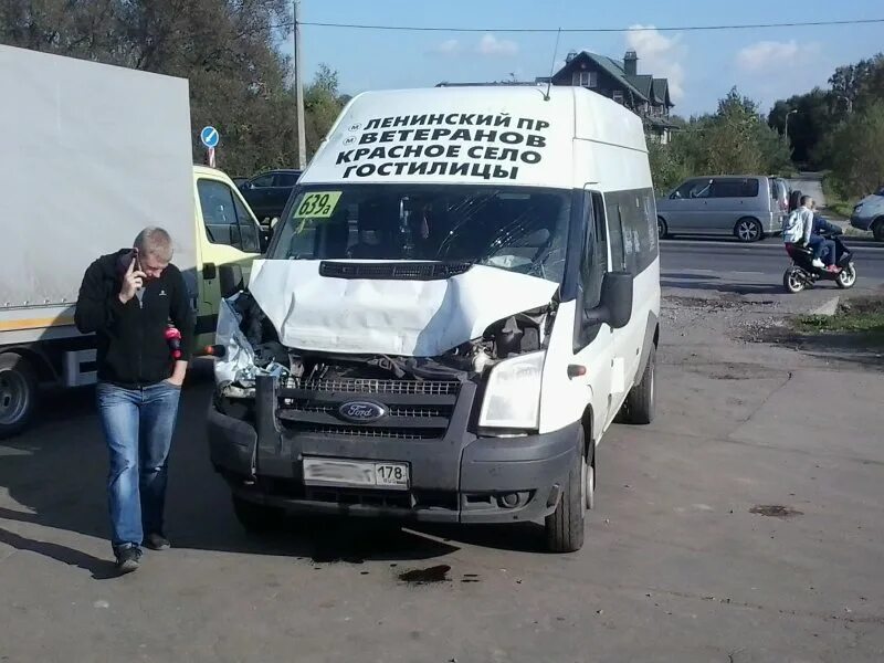 Маршрутное дтп. 639а маршрутка. Грузовое такси в Красносельском районе Санкт-Петербурга.