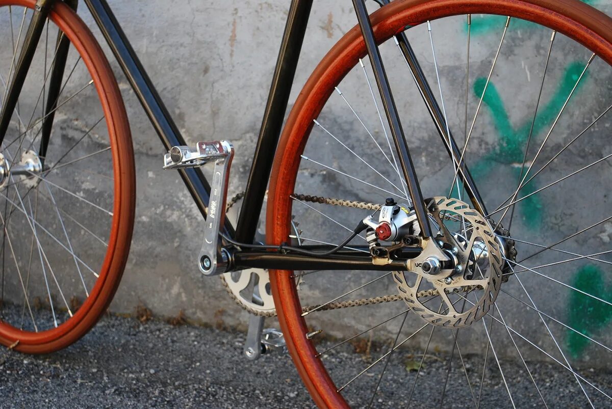 Как сделать fix. Натяжитель цепи фиксед гир. Складное крыло musguard. Спецовка колес на фикс. Крыло на фикс гир.