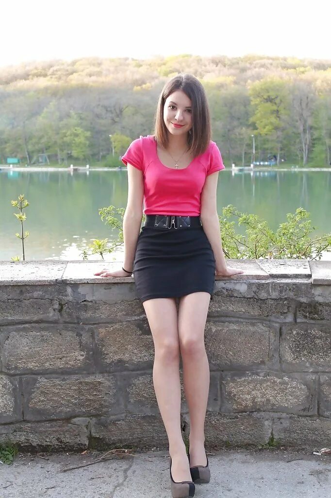 ариэль ребель в платье. сара джин андервуд в платье и чулки. молодые девушки в юбках. юные в коротких юбочках. молодые девушки в юбках.