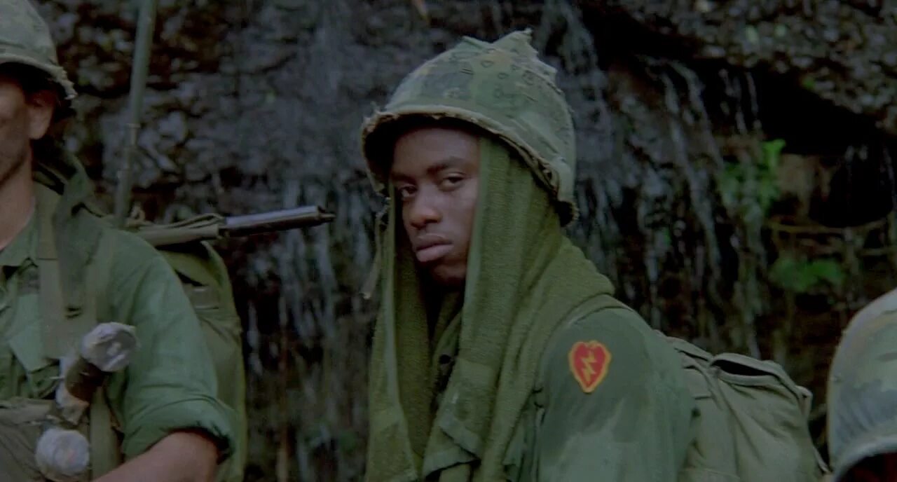 Уильям дефо взвод. Взвод л. Боб барнс взвод. Майкл дудикофф фильмы. Взвод 1986 уиллем дефо.