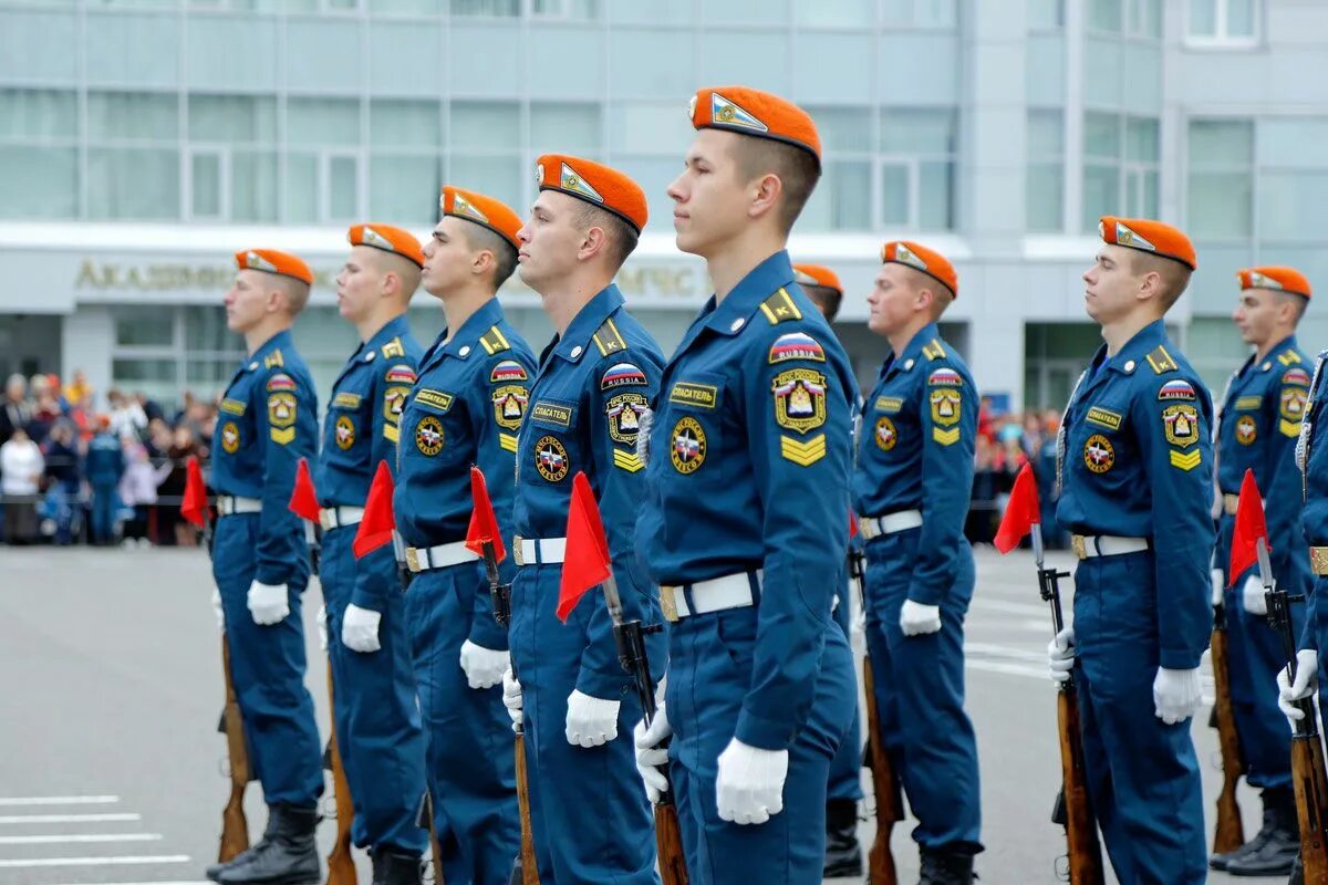 Получить образование мчс. Ипса гпс мчс рф. курсанты агз мчс россии. мчс рф спасатель. мчс гражданская оборона россии форма.