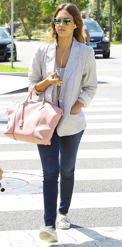 Look of the day. Jessica Alba Casual.