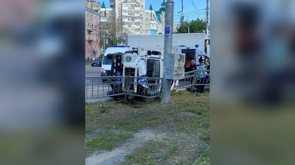 Взрыв в анне воронежской области. Автозак перевернулся Воронеж. Авария автозака. ДТП С участием автозака в Воронеже.