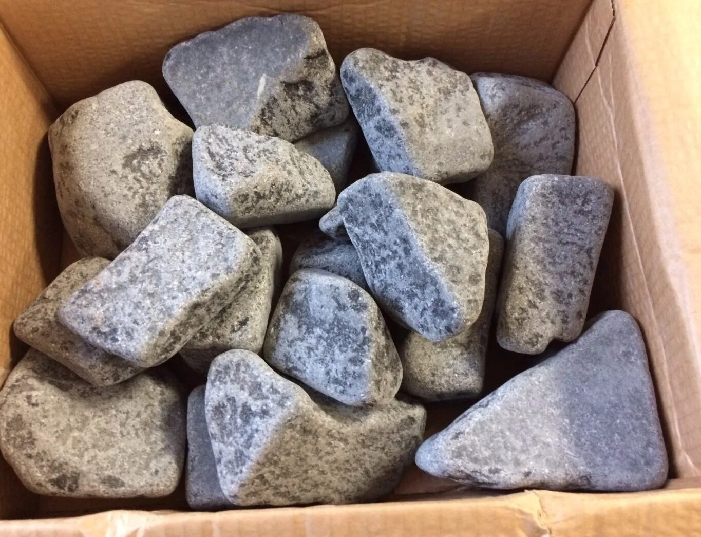 Диабаз галтованный. Полезные камни для бани. Полезные камни для бани. Альбитовый жадеит. Камни в парилку для бани характеристики.