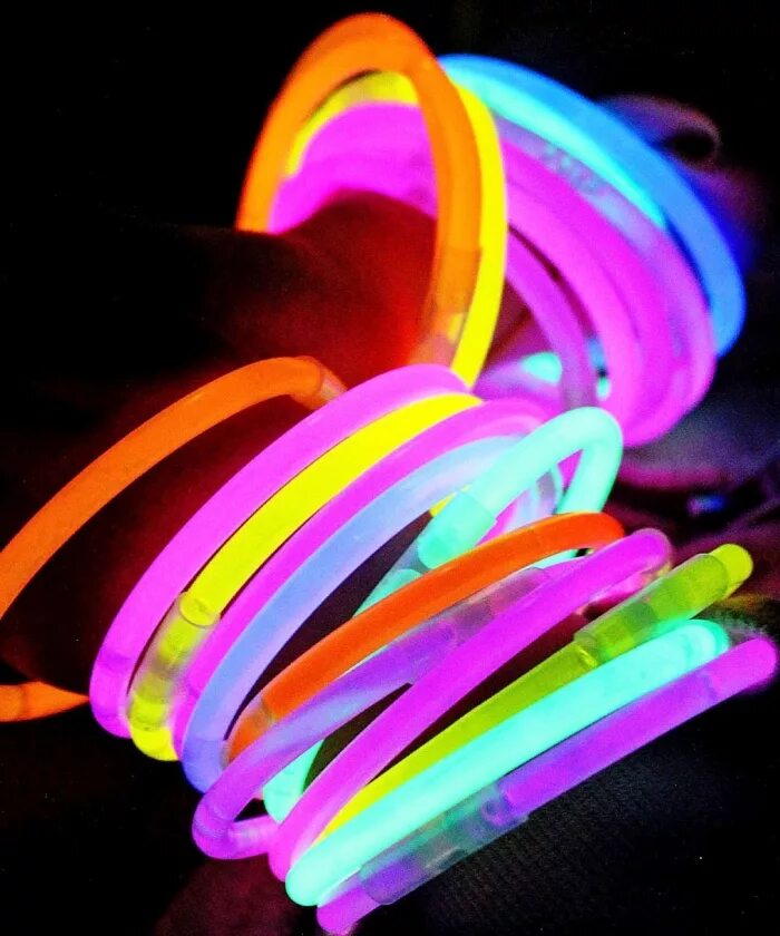 ручка с невидимыми чернилами и ультрафиолетом. неоновая табличка. кровь в ультрафиолете. не светящийся найти. Mycena luxaeterna.