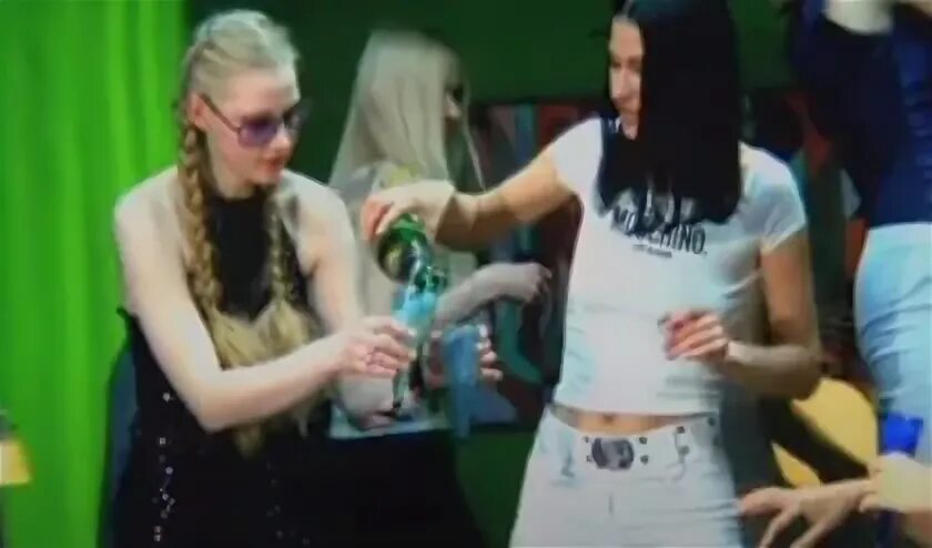 Ходченкова в клипе руки вверх 18 мне уже. Кто снимался в клипе руки вверх. Кто снимался в клипе руки вверх. Светлана ходченкова 18 мне уже руки вверх. Ходченкова в клипе руки вверх 18.