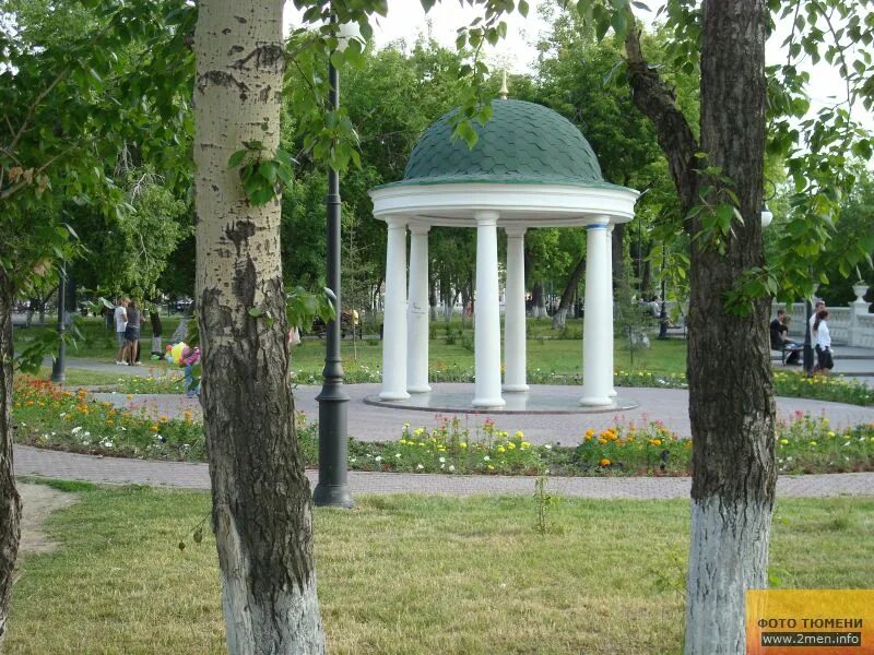 Арка тюмень. Александровский парк Тюмень. Александрийский сад Тюмень. Александровский сад Тюмень. Александровский сад Тюмень парк.