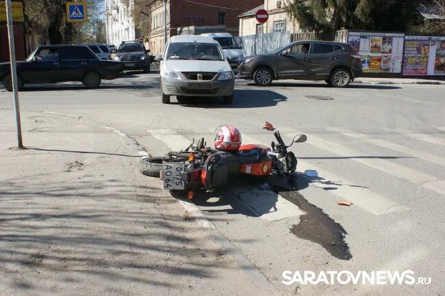 Авария на Мичурина Саратов. Мотоцикл в Ларгус. Авария Ларгус не пропустил мотоциклиста под Москвой. Можно ли таранить мотоцикл полицейским