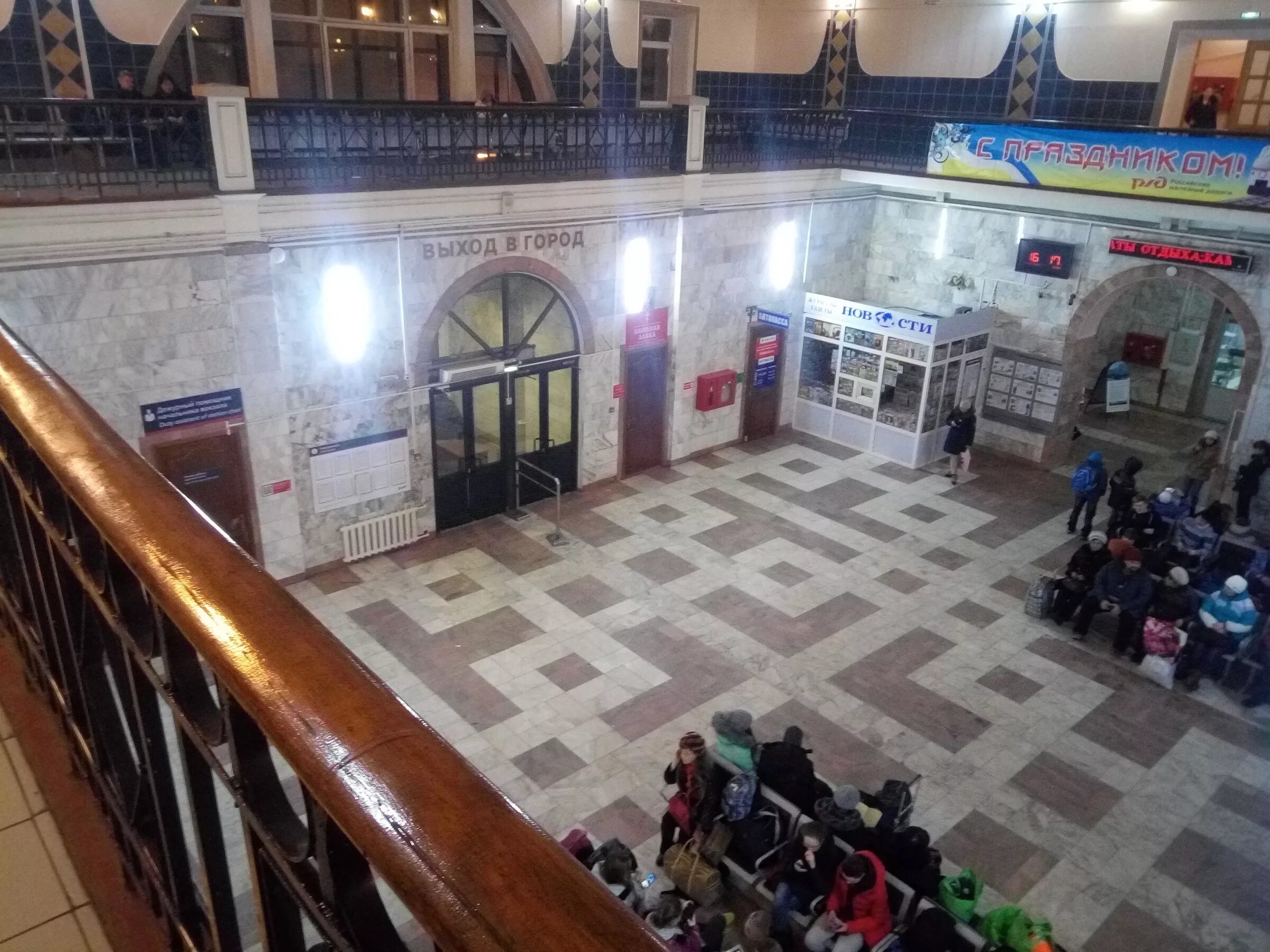 вокзал улан-удэ. столица бурятии. жд вокзал в улан-удэ ретро. жд вокзал улан-удэ 2020. вокзал улан-удэ ночью.