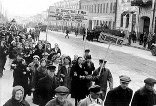 1 мая 1944. Минск оккупация 1 мая 1944. Первомайская демонстрация в Минске 1944. Коллаборационисты Минск оккупация. Минск при немецкой оккупации.