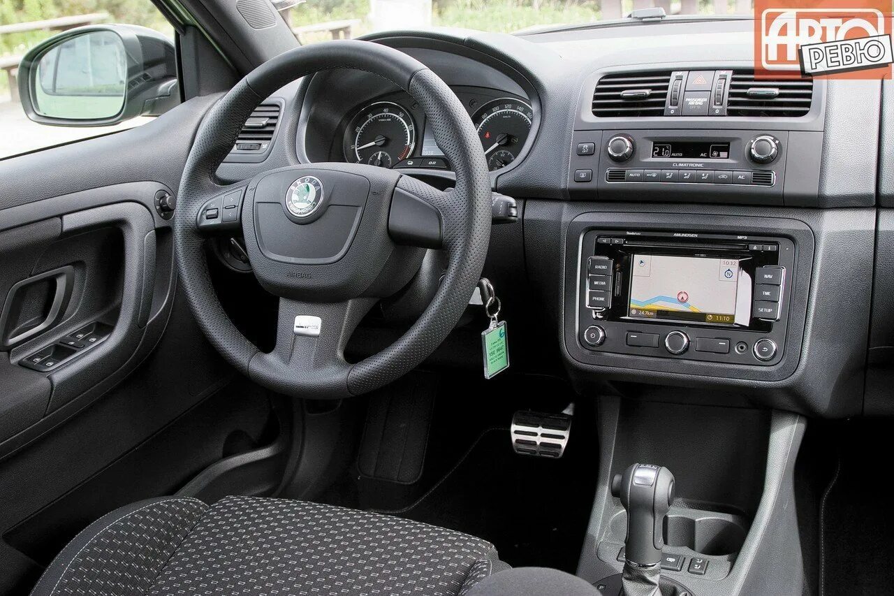 Шкода фабия на механике. Skoda fabia 2 салон. skoda fabia 2 комплектации. шкода фабия 2010 салон. шкода фабия 2007 салон.
