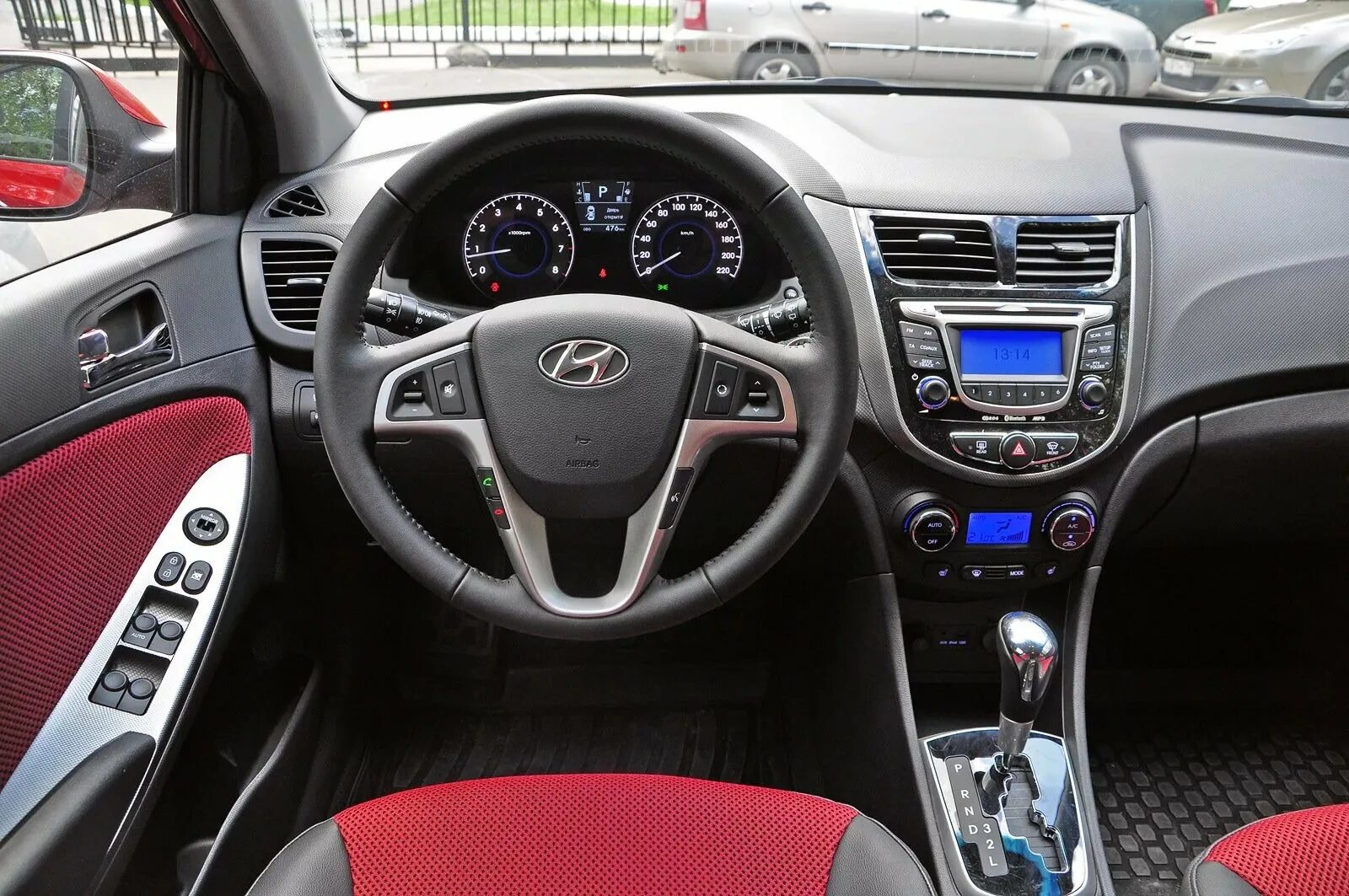 Hyundai solaris хэтчбек салон. Hyundai solaris 2012 хэтчбек салон. Салон хендай солярис седан 2011. Hyundai solaris 2011 салон. Hyundai solaris комплектация super series.