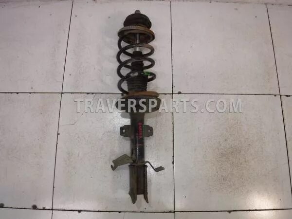 Амортизаторы рено дастер 2014 г. Передний амортизатор дастер в сборе. Передняя стойка рено дастер 4х4. Renault duster 2015 стойки передние. Задняя стойка рено дастер 4х4.