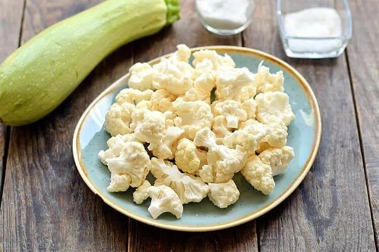 Цветная капуста варить для пюре. Кабачки и цветная капуста. пюре цветная капуста. снеки из цветной капусты. кабачок цветная капуста пюре.