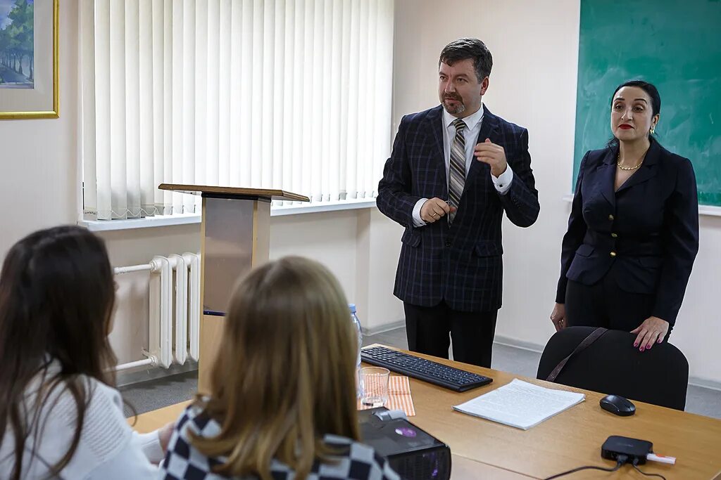 Доценты э. Должность доцент кафедры. Старший преподаватель доцент. Учебный центр пермь-нефть. Кандидат экономических наук доцент.